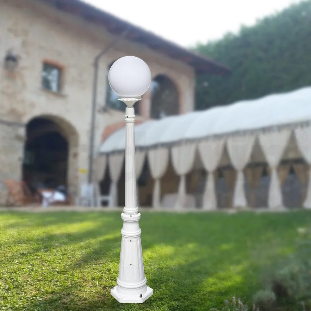 Viadurini Lighting Gartenlampion-145 cm hohe Straßenlaterne aus weißem Acryl und Aluminium, hergestellt in Italien - Trovabianco