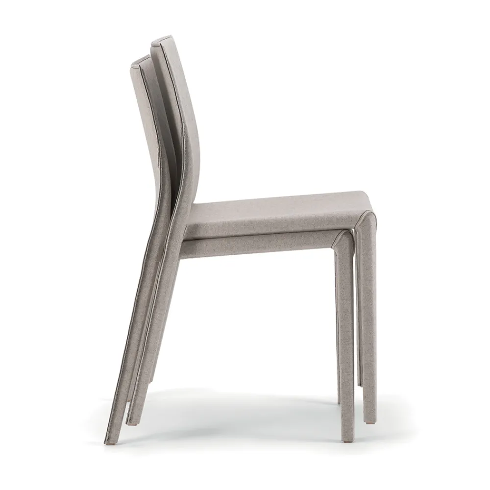 Viadurini in the Garden Moderne Stühle-2 stapelbare Stühle aus Polypropylen, Fiberglas und mit Wolle gepolstert – Gefunden