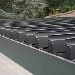 Viadurini in the Garden Gartenideen-Aluminium-Pergola mit verstellbarem Dach durch Kurbel - Eolo