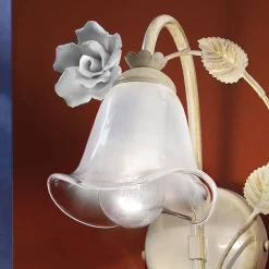 Ferroluce Vintage Wandleuchten-Applikation aus Eisen und sandgestrahltem Glas mit Rose aus Keramikdekoration - Siena