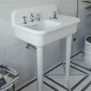 Viadurini Bathroom Vintage Waschbecken-Asymmetrisches Badezimmerwaschbecken aus Keramik mit Objektablage – Giusy