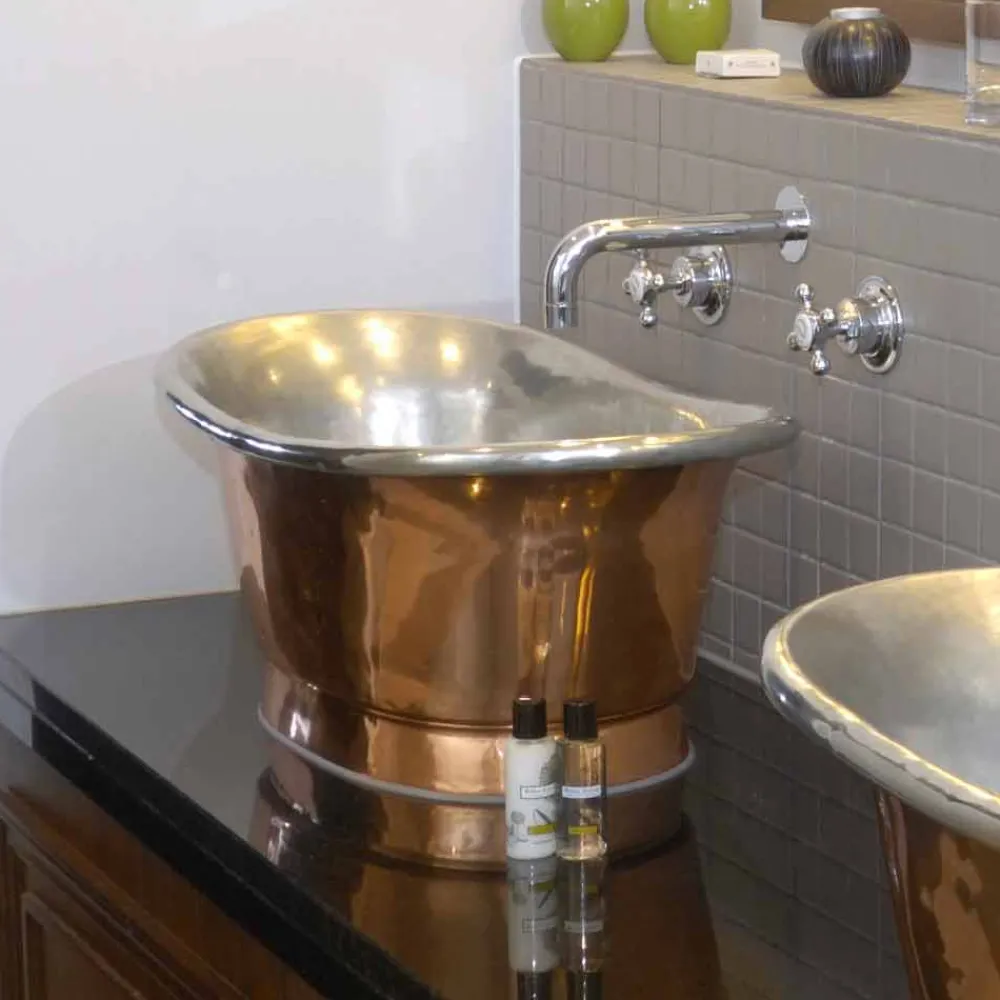 Viadurini Bathroom Kupferwaschbecken-Aufsatzwaschbecken aus Kupfer und Eisen weiß Cala