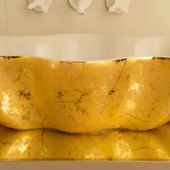 Viadurini Bathroom Farbige Waschbecken-Aufsatzwaschbecken Design aus weißer goldfarbener Keramik Cubo Italy