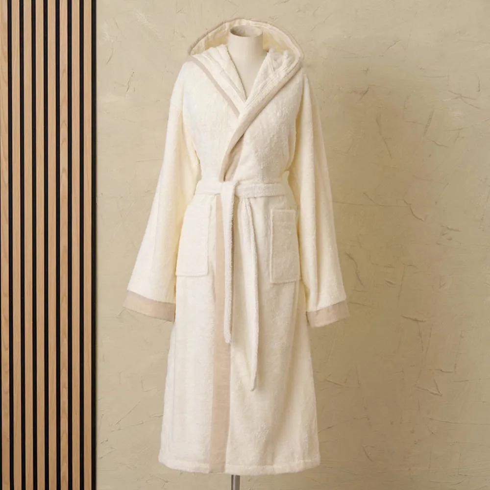 Viadurini Textile Bademäntel-Bademantel aus Baumwollfrottee mit Kapuze und Leinenrüsche - Mellow