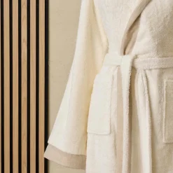 Viadurini Textile Bademäntel-Bademantel aus Baumwollfrottee mit Kapuze und Leinenrüsche - Mellow