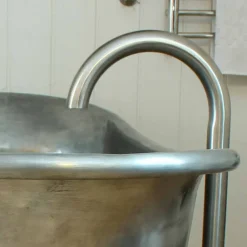 Viadurini Bathroom Freistehende Badewannen-Badewanne Freestanding aus Kupfer in modernem Design Julia