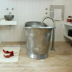 Viadurini Bathroom Freistehende Badewannen-Badewanne Freestanding aus Kupfer in modernem Design Julia