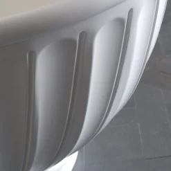 Viadurini Bathroom Freistehende Badewannen-Badewanne mit fester Oberfläche und mattweißer Außenseite, hergestellt in Italien – Ross