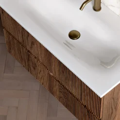 Viadurini Bathroom Badmöbel Hängend-Badezimmerkomposition aus gerippter Rio-Eiche, hergestellt in Italien – Afrodite