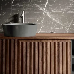 Viadurini Bathroom Badmöbel Hängend-Badezimmerkomposition aus gerippter Eiche und offenem Fach, hergestellt in Italien – Febe