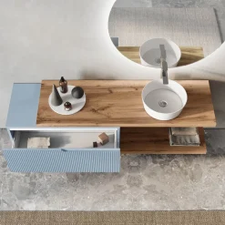 Viadurini Bathroom Badmöbel Hängend-Badezimmerkomposition in Tiffany-Blau und Eiche mit Spiegel, hergestellt in Italien – Ermes