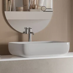 Viadurini Bathroom Badmöbel Hängend-Badezimmerkomposition mit Sockel aus Havanna-Stein, Spiegel und Waschbecken, hergestellt in Italien – Kilos