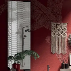 Viadurini Bathroom Badmöbel Hängend-Badezimmerkomposition mit um 180° drehbarem Spiegel, Sockel und Waschbecken Made in Italy – Kilos