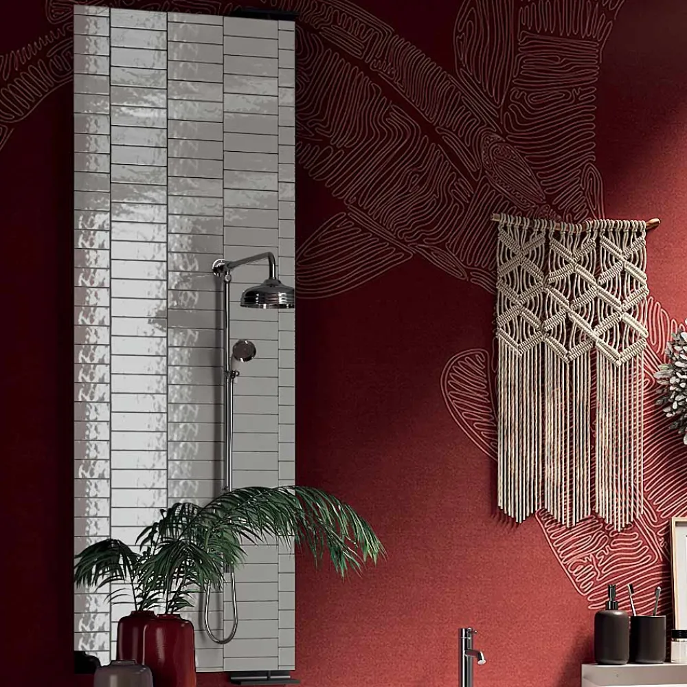 Viadurini Bathroom Badmöbel Hängend-Badezimmerkomposition mit um 180° drehbarem Spiegel, Sockel und Waschbecken Made in Italy – Kilos