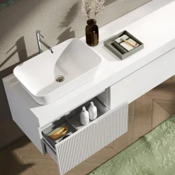 Viadurini Bathroom Badmöbel Hängend-Badezimmerkomposition mit Spiegel und Regal, hergestellt in Italien – Erebo