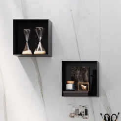 Viadurini Bathroom Badmöbel Hängend-Badezimmerkomposition mit Spiegel, Harzwaschbecken und Sockel, hergestellt in Italien – Palom