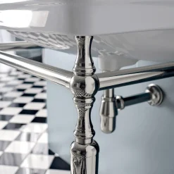 Viadurini Bathroom Keramikwaschbecken-Badezimmerkonsole L69 cm auf den Füßen aus weißer Vintage-Keramik, hergestellt in Italien - Marwa