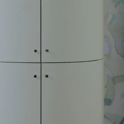 Viadurini Bathroom Badmöbel Stehend-Badezimmerschrank mit vier Türen, die 3 Regale schließen, hergestellt in Italien – Candy