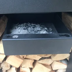 Viadurini in the Garden Holzofengrill-Barbecue mit Feuerbetrieb, Kochplatte und Holzhalterung - Giorgione