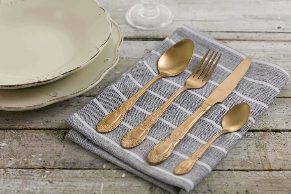 Viadurini Kitchen Besteck Set-Besteckset Farbiger Satinstahl Komplettes 24-teiliges Design - Fantasie