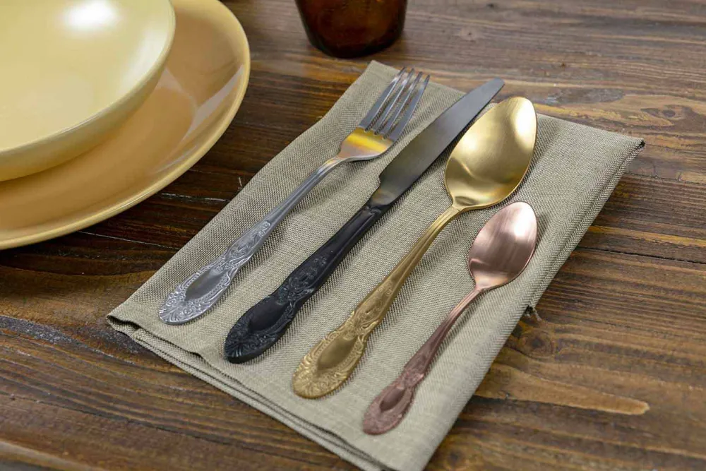 Viadurini Kitchen Besteck Set-Besteckset Farbiger Satinstahl Komplettes 24-teiliges Design - Fantasie