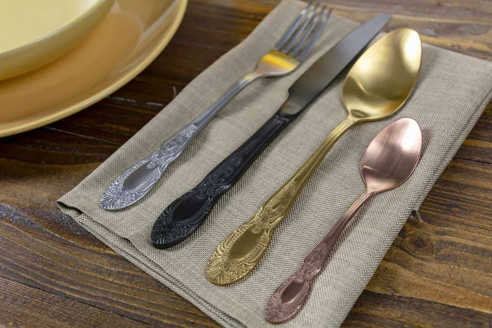 Viadurini Kitchen Besteck Set-Besteckset Farbiger Satinstahl Komplettes 24-teiliges Design - Fantasie