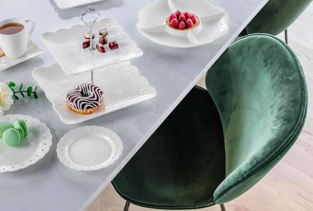 Viadurini Kitchen Deko Artikel Und Wohnaccessoires-Bevorzugung Teller 12 Stück in weißem Porzellan Hand dekoriert - Rafiki