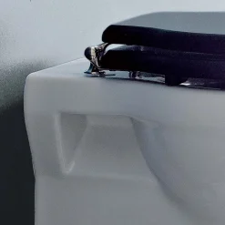 Viadurini Bathroom Wc-Bodenvase Klassisches Design Zurück zur Wand in Made in Italy Keramik - Marwa