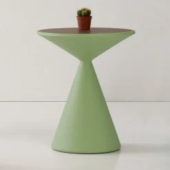 Viadurini in the Garden Garten Beistelltisch-Couchtisch für den Außenbereich aus farbigem Polyethylen mit Innenfach - Akut