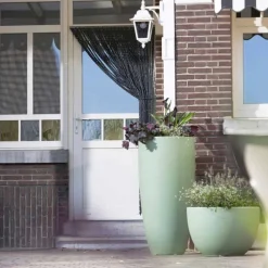 Viadurini Lighting Lichtmöbel-Design Beleuchtete Außen- und Innenvase aus farbigem Polyethylen - Svasostar