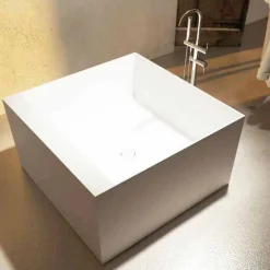 Viadurini Bathroom Freistehende Badewannen-Design quadratische Badewanne freestanding Argentera, made in Italy