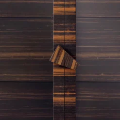 Grilli Vitrinen-Design Vitrin aus Massivholz mit 2 Türen in Italien hergestellt