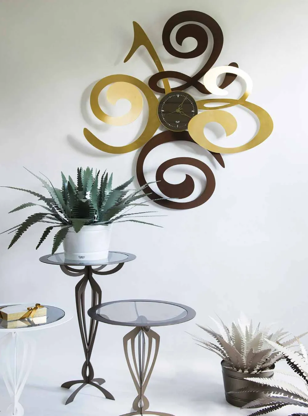 Viadurini Time Design Wanduhren-Design Wanduhr aus farbigem Eisen Made in Italy - Fiordaliso