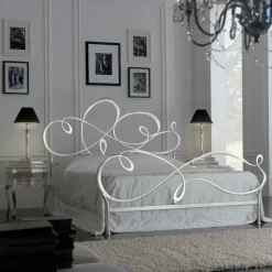 Viadurini Night Design Schlafzimmer Komplett-Doppelbett mit passendem Fußteil, Matratze und 2 Nachttischen – Nebbia