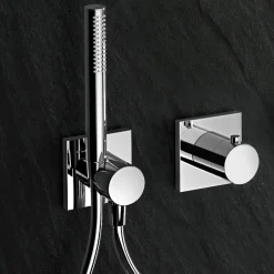 Viadurini Bathroom Duscharmaturen-Duschkopf- und Handbrausegruppe mit runder oder quadratischer Rosette - Kristio