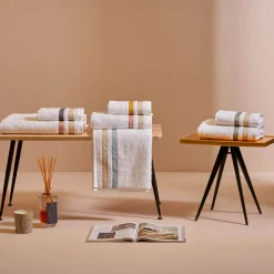 Viadurini Textile Handtücher-Duschtuch aus Baumwollfrottee mit doppelter Rüsche aus Baumwollperkal - Serenity