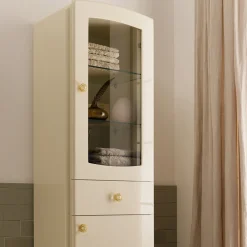 Viadurini Bathroom Badmöbel Stehend-Einfarbige Vitrine mit internen Glasböden, hergestellt in Italien – Candy