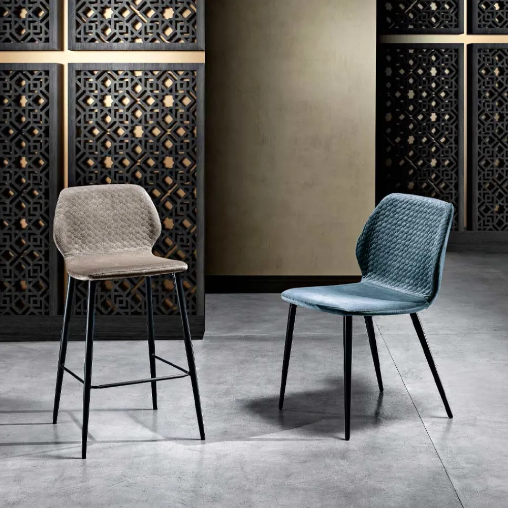 Viadurini Living Küchenhocker-Eleganter Hocker aus farbigem gestepptem Samt und anthrazitfarbenem Metall - Scarat