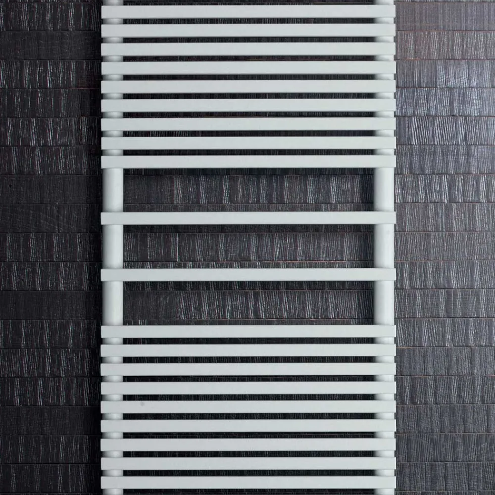 Viadurini Radiators Handtuchheizkörper Elektrisch-Elektrischer Handtuchwärmer mit Struktur aus Kohlenstoffstahl, hergestellt in Italien – Creme