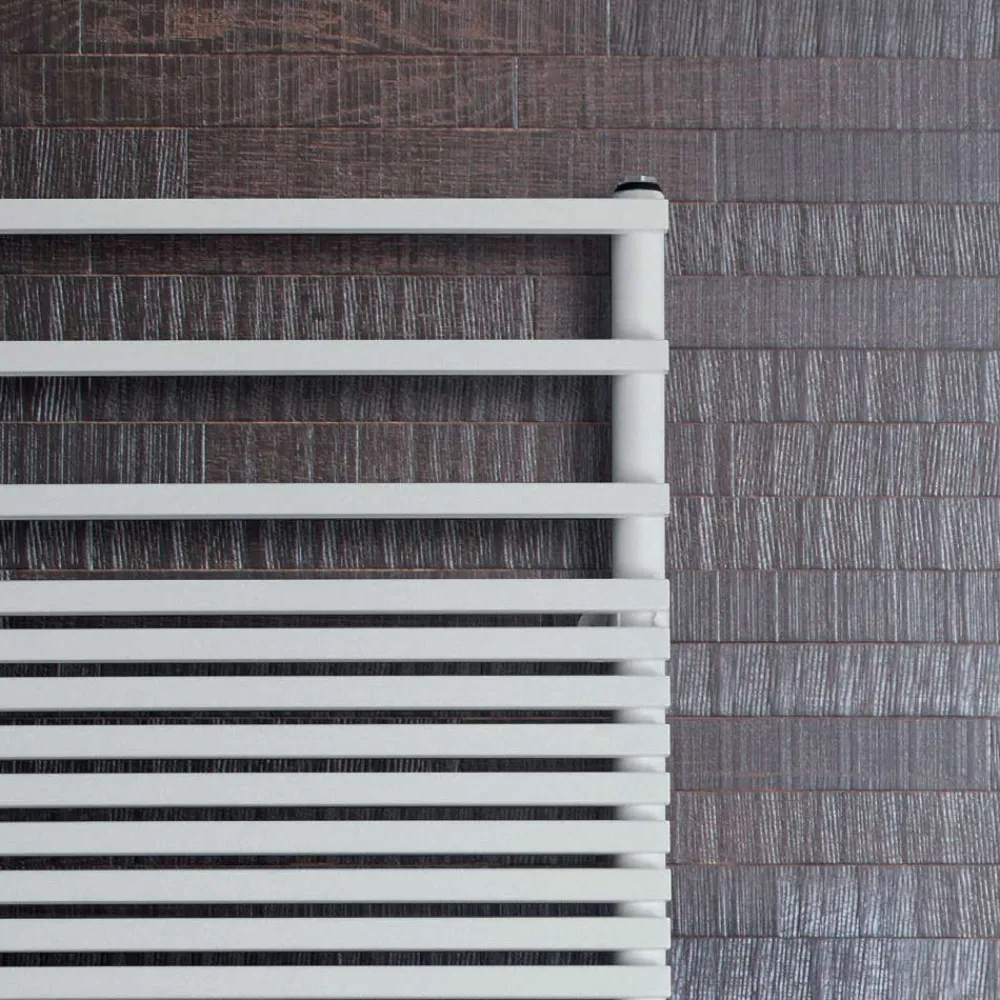 Viadurini Radiators Handtuchheizkörper Elektrisch-Elektrischer Handtuchwärmer mit Struktur aus Kohlenstoffstahl, hergestellt in Italien – Creme