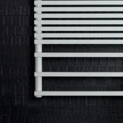 Viadurini Radiators Handtuchheizkörper Elektrisch-Elektrischer Handtuchwärmer mit Struktur aus Kohlenstoffstahl, hergestellt in Italien – Creme