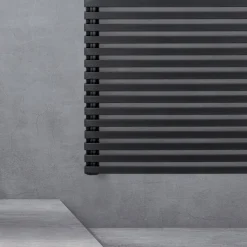 Viadurini Radiators Handtuchheizkörper Elektrisch-Elektrischer Handtuchwärmer aus Stahl mit tiefschwarzer Oberfläche, hergestellt in Italien – Brownies