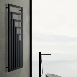 Scirocco H Handtuchheizkörper Elektrisch-Elektrischer Handtuchwärmer aus Stahl mit modernem Design Made in Italy - Potentia