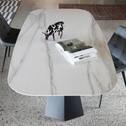 Viadurini Living Esstische-Elliptischer Esstisch aus Stahl und polierter Keramik Florim - Gelsino