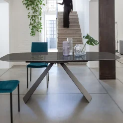 Viadurini Living Esstische-Elliptischer Esstisch aus Stahl und polierter Keramik Florim - Gelsino