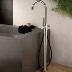 Viadurini Taps Badewannearmaturen-Externer bodenstehender Badewannenmischer aus Edelstahl AISI 316L - Krallen