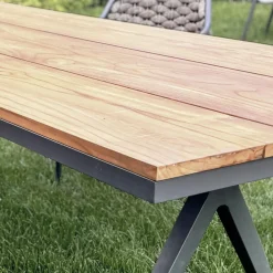 Viadurini in the Garden Gartentische Aus Aluminium-Fester Außentisch 220x100 cm aus Aluminium und massivem Teakholz - Nara