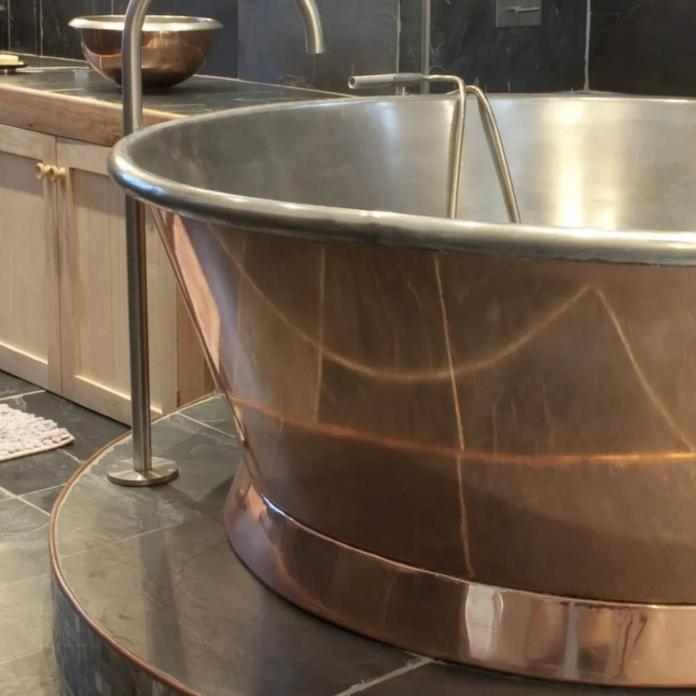 Viadurini Bathroom Freistehende Badewannen-Freistehende Vintage-Badewanne aus Kupfer, Vanessa weiß eisenbeschichtet