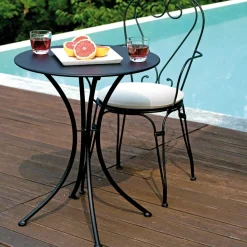 Viadurini in the Garden Garten Beistelltisch-Garten-Couchtisch aus schwarz lackiertem Eisen mit runder Platte - Gendron