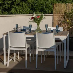 Viadurini in the Garden Gartentische Aus Teakholz-Gartentisch aus massivem Kiefernholz mit Metallfuß - Medino